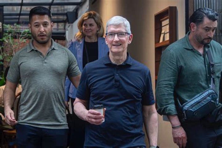 Does Tim Cook Have a Boyfriend? Exploring the Personal Life of Apple's CEO